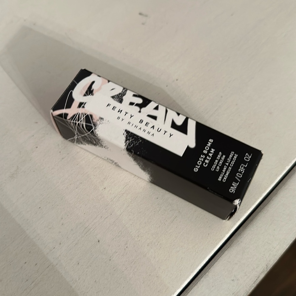 Fenty Beauty Gloss Bomb in Fenty Glow 02